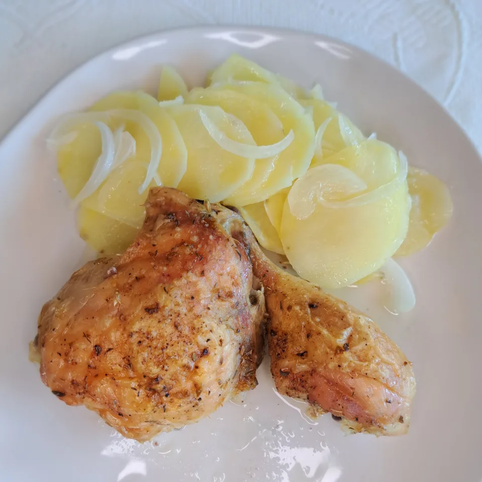 Pollo asado con patatas panadera