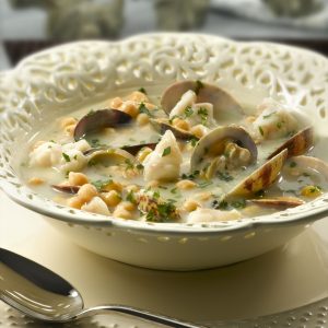 Garbanzos con rape y almejas