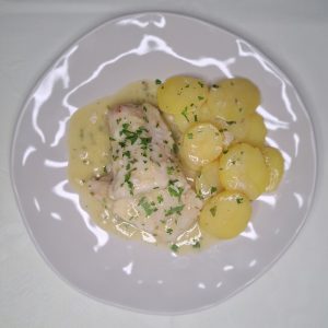 Merluza en salsa verde con patatitas