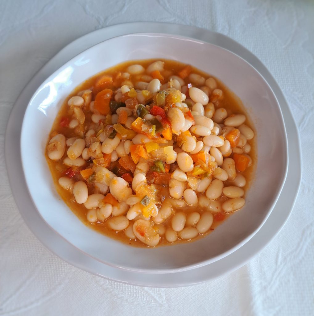 Alubias con verduras. Dieta mediterránea