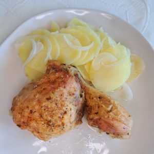 Pollo asado con patatas panadera